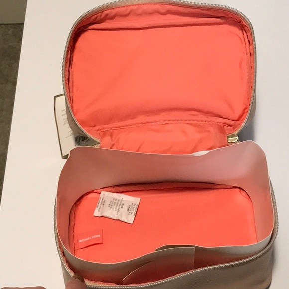 NWT Michael Kors cosmetic train makeup bag - pale pink pebble leather - Picture 7 of 7
